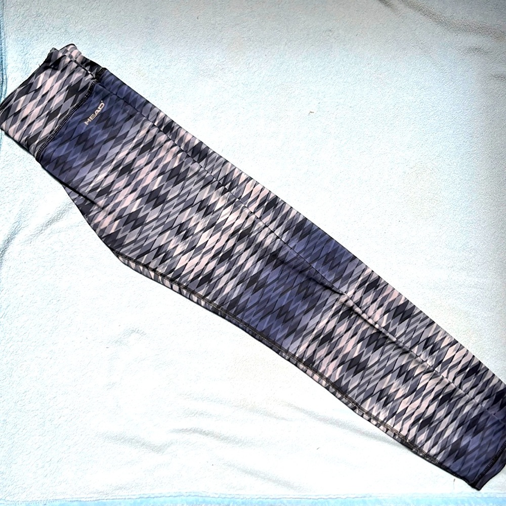 Patterned athletic leggings